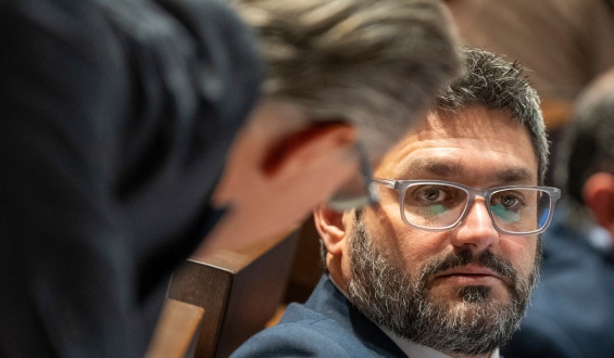 "No es digno que una persona cague y orine en la calle": Diputado critic� al sistema pol�tico por estar "desconectado de la realidad" 
