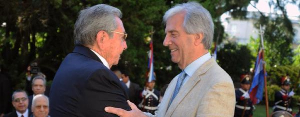 V�zquez se reuni� con Ra�l Castro en la Residencia de Su�rez