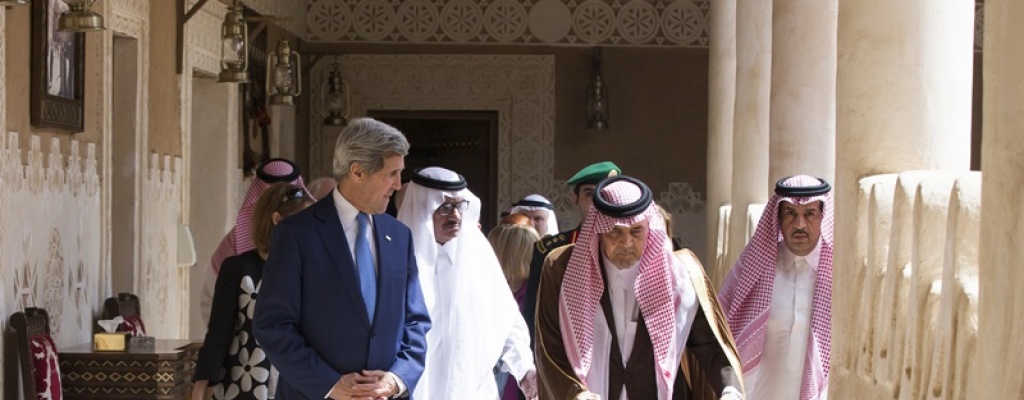 Kerry se re�ne con monaqu�as del Golfo por acuerdo nuclear con Ir�n