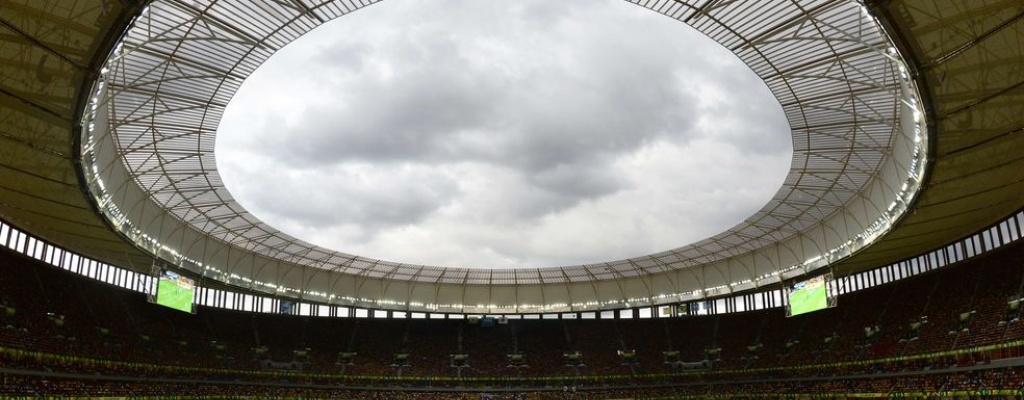 Estadio de Brasilia, sede del Mundial-2014 usado como estacionamiento de buses
