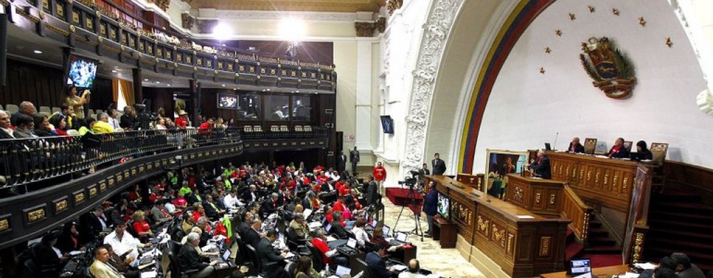 Legislativo venezolano da primera aprobaci�n a supepoderes de Maduro