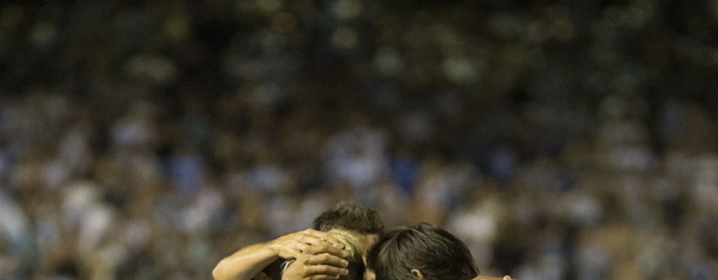 Goles uruguayos en la goleada de Racing 4-1 ante Col�n
