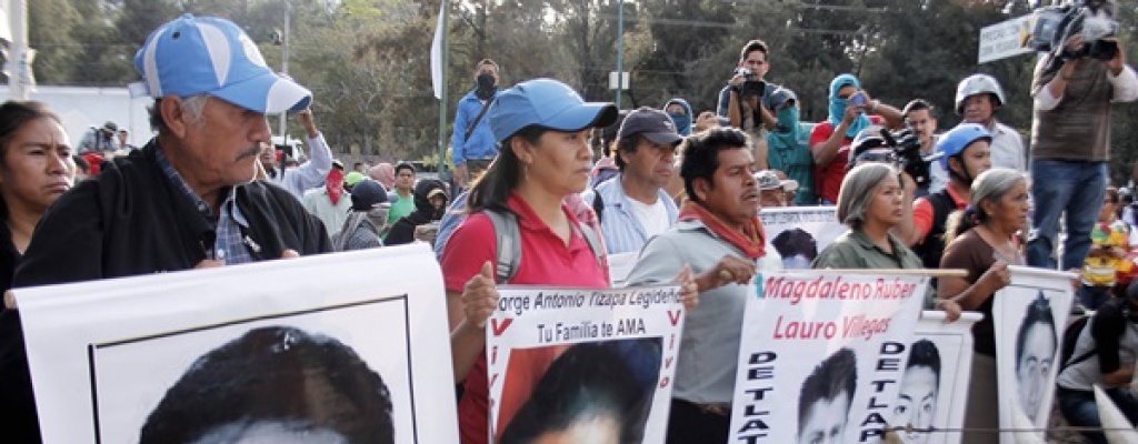 Padres de estudiantes desaparecidos en M�xico viajan a Estados Unidos