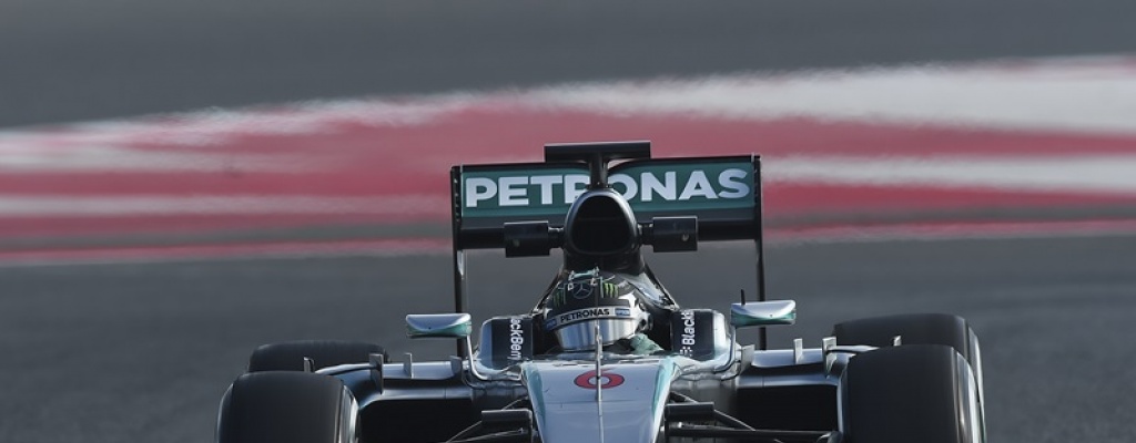 Hamilton venci� en Australia y Mercedes-AMG hizo el 1-2