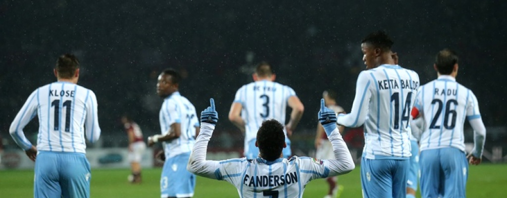 Triunfo de Lazio que se acerca al segundo puesto tras derrota de Roma