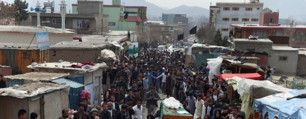 Centenares de personas al funeral de mujer linchada en Afganist�n