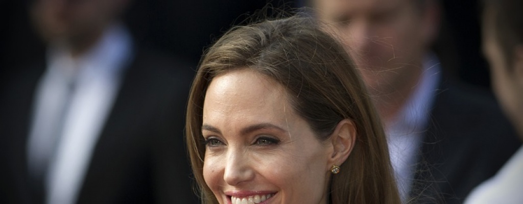 Angelina Jolie se extirp� los ovarios por temor a un c�ncer