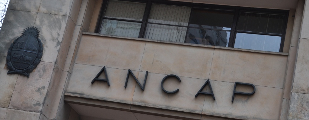 Directora de ANCAP preocupada por "dificultades" en obra de la regasificadora