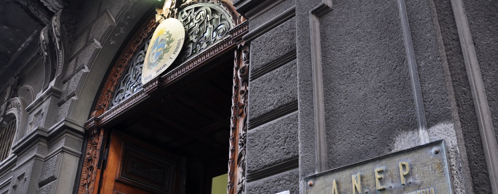 Polic�a desaloj� edificio ocupado por trabajadores no docentes de la ANEP
