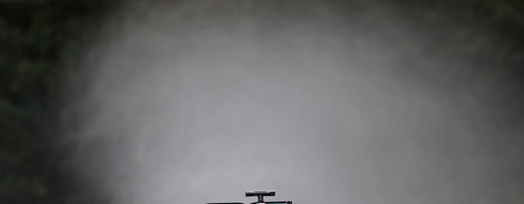 Hamilton logr� pole position en clasificaci�n bajo lluvia en Malasia 
