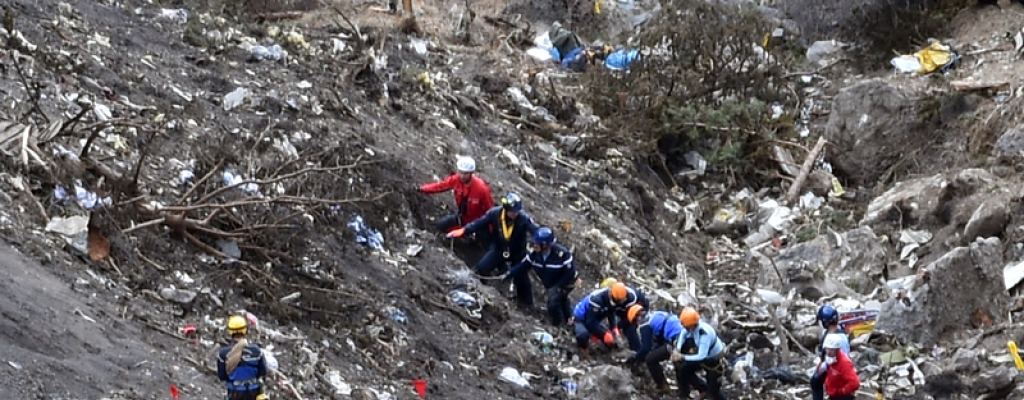 Dificultades para identificar a v�ctimas de tragedia a�rea en Francia