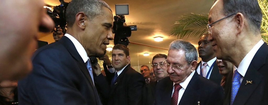Hist�rico saludo entre Obama y Ra�l Castro que se re�nen esta tarde