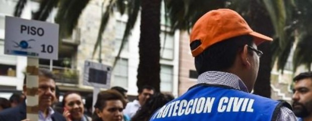 Roban tr�iler con 20 toneladas de material peligroso en centro de M�xico 