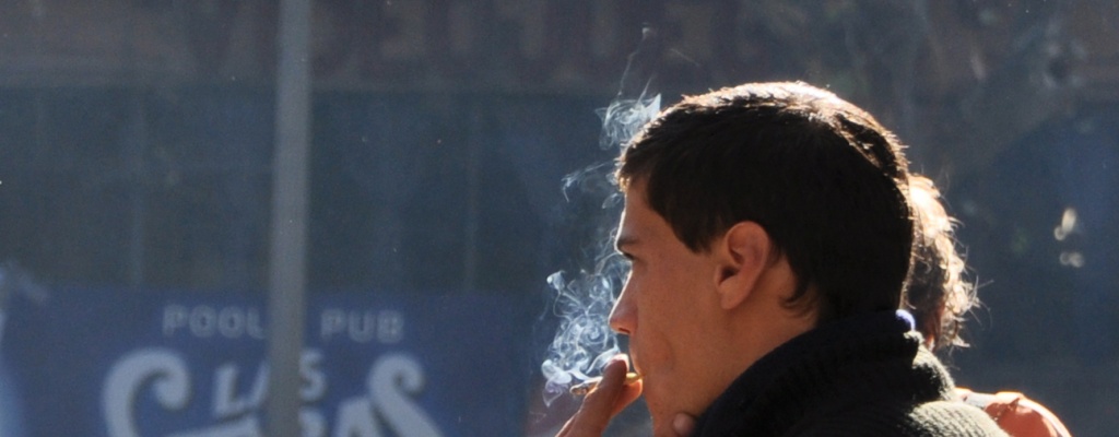 Disminuy� de 22,8 % al 8,2 % la cantidad de j�venes fumadores en �ltimos nueve a�os