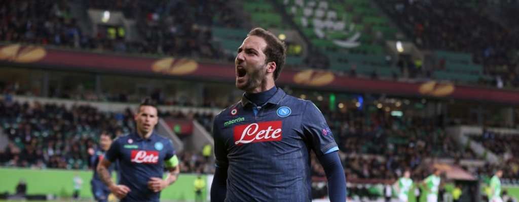 Goleada de Napoli y victoria de Sevilla por Europa League