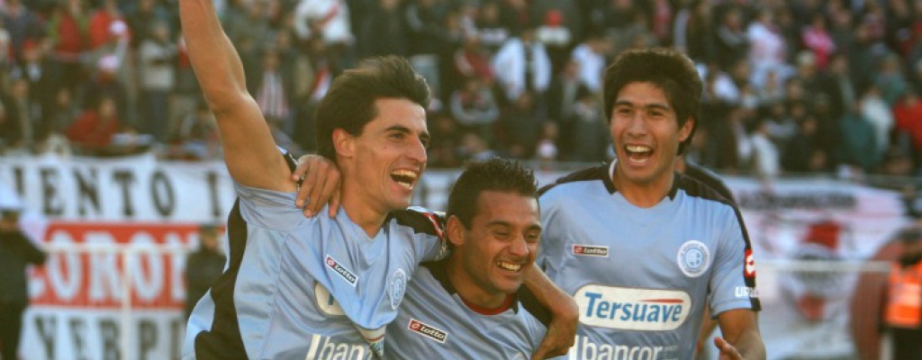 Belgrano gan� y alcanz� a Central al tope de la tabla en Argentina