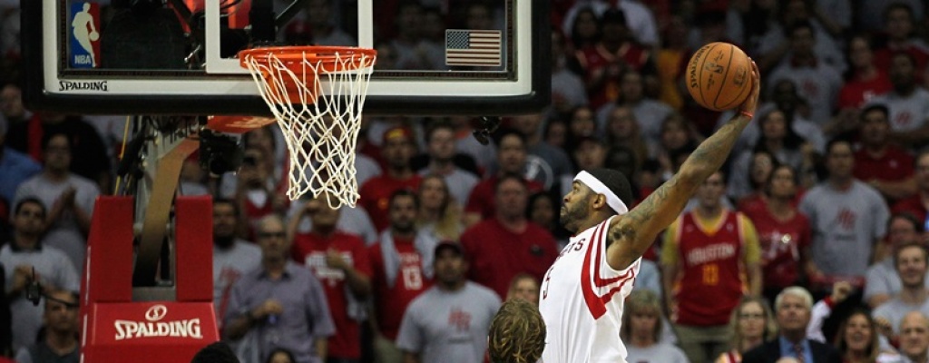Rockets vencen a Mavericks de la mano de Harden y Howard