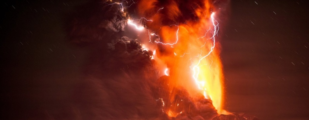 Violentas erupciones de volc�n Calbuco en Chile obliga a evacuar a 5.000 personas