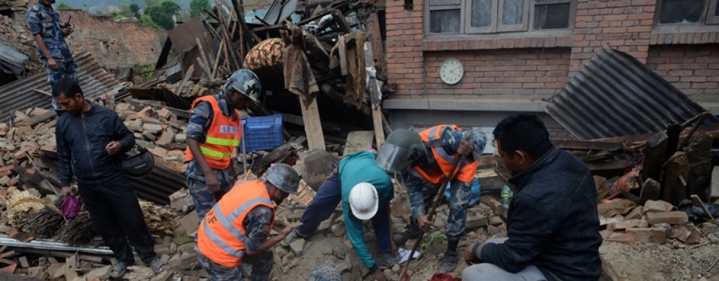 Nepal: Confirman m�s de 3.800 muertos y supervivientes comienzan salida de Katmand�
