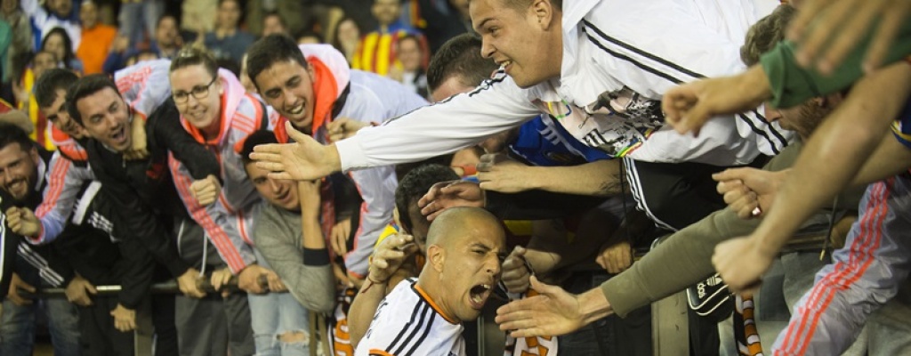 Valencia gole� 4-0 al Granada y recuper� cuarto lugar en Espa�a