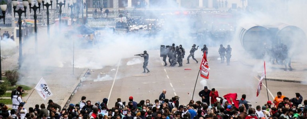 Brasil: 213 heridos tras choque entre polic�as y docentes