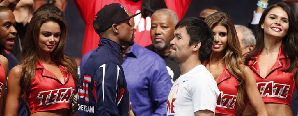 Mayweather y Pacquiao marcaron su peso ante 10.000 espectadores