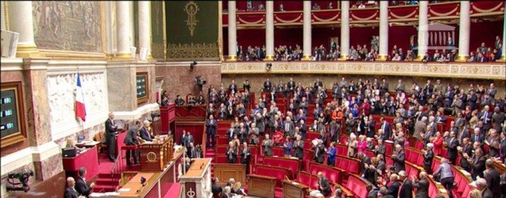 Parlamento franc�s vota controvertida ley sobre vigilancia 