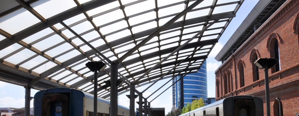 Tren embisti� a un coche en San Fructuoso y la v�a