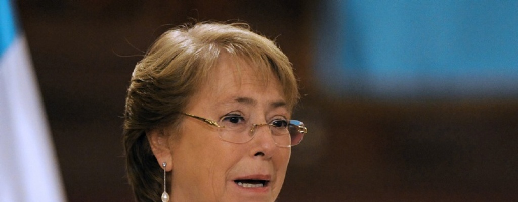 Bachelet pidi� renuncia a sus ministros y formar� nuevo Gabinete