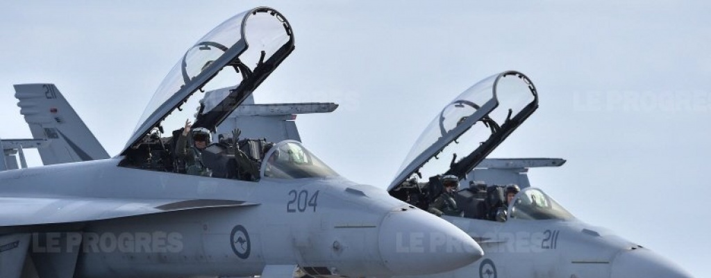 Avi�n de combate F-18 de EEUU cae en el Golfo, la tripulaci�n es rescatada