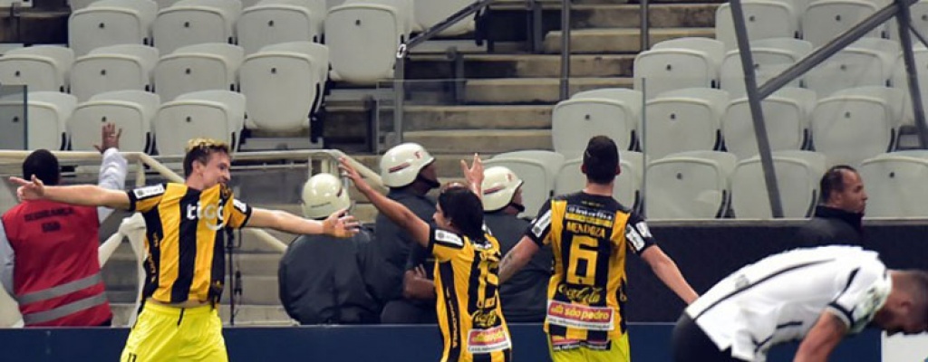 Inter y Cruzeiro avanzan a cuartos; Guaran� elimin� a Corinthians