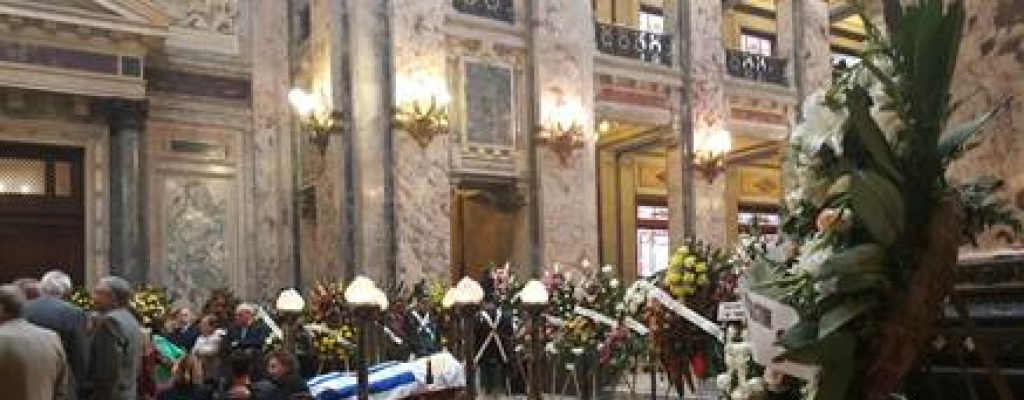 Pol�ticos y personajes de la cultura despidieron a Carlos Maggi en el Palacio Legislativo