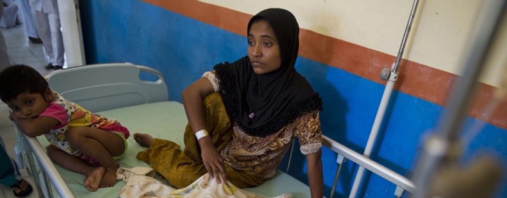 Cien muertos en choque entre inmigrantes en barco frente a Indonesia