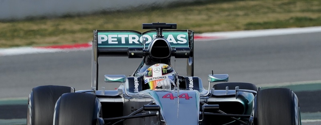 Hamilton extiende su contrato con Mercedes hasta 2018
