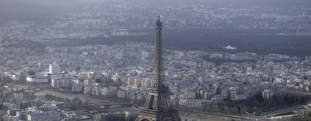 Torre Eiffel cerrada por medida sindical por robo de carteristas