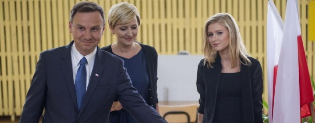 Polonia elige a su presidente en una disputada segunda vuelta