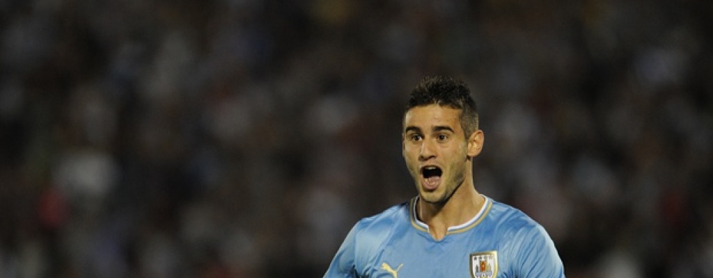 Uruguay le gan� a la "muralla serbia" con gol de Pereiro 