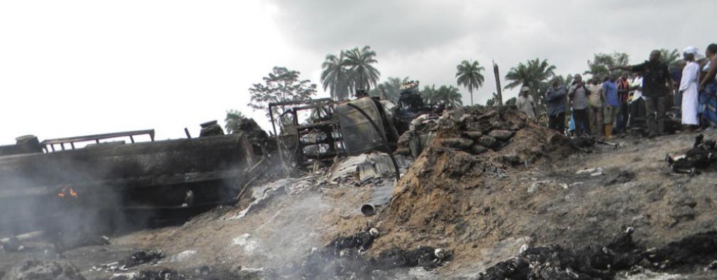 Treinta y siete muertos tras incendio de cami�n cisterna en Nigeria 