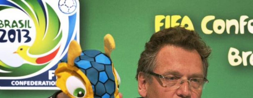 FIFA recomienda a Su�rez que "se trate"