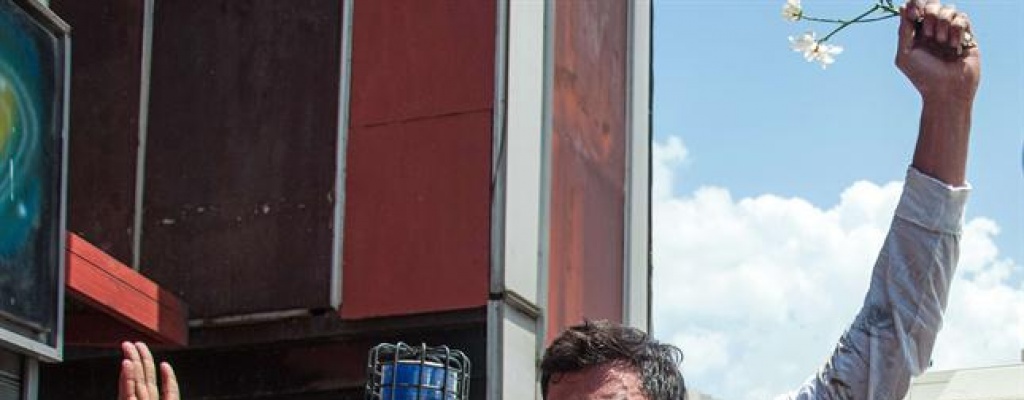 Reanudaron juicio a Leopoldo L�pez con param�dicos en el juzgado