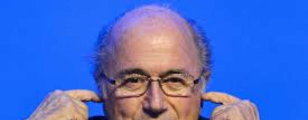 Blatter renuncia a la FIFA