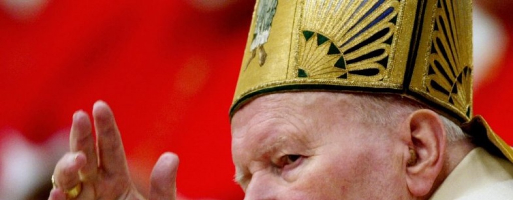 V�ctimas del conflicto armado en Colombia veneran reliquia de San Juan Pablo II