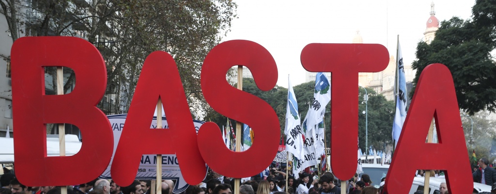 Masiva convocatoria de marcha #NiUnaMenos en Argentina