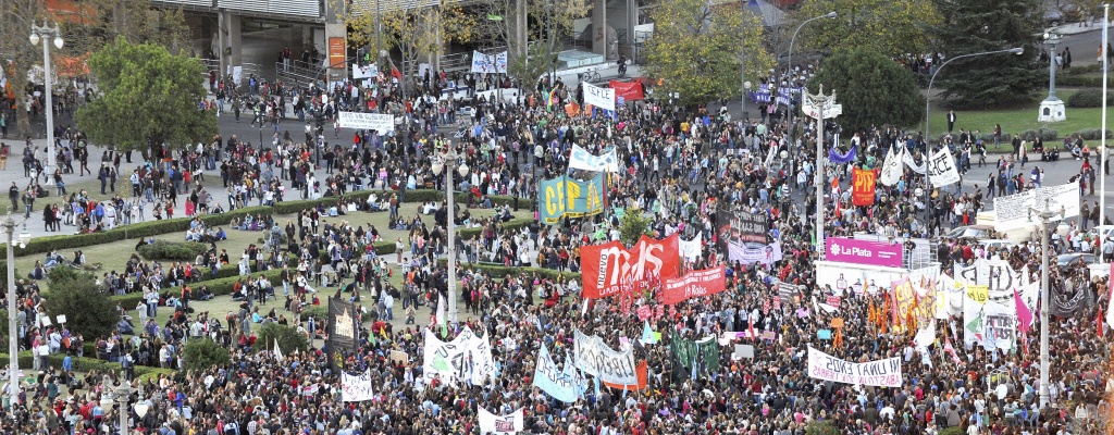 Catarata de denuncias de violencia machista tras masiva marcha en Argentina