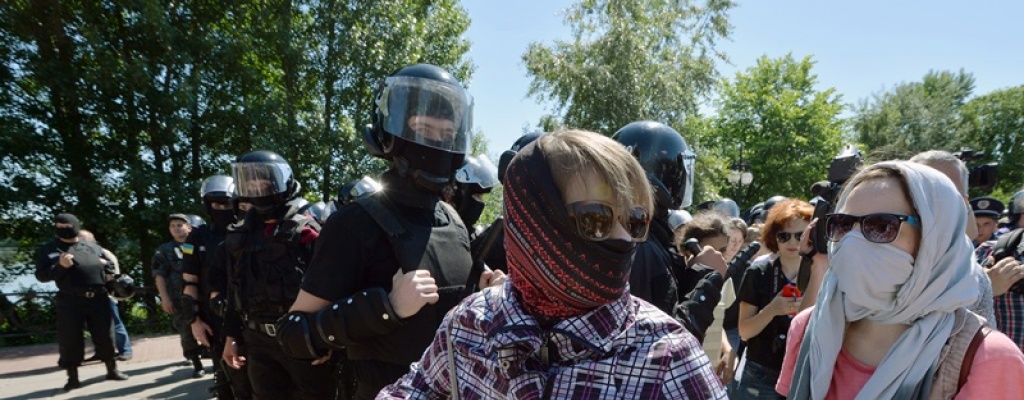 Seis heridos en choques durante marcha LGBT en Ucrania