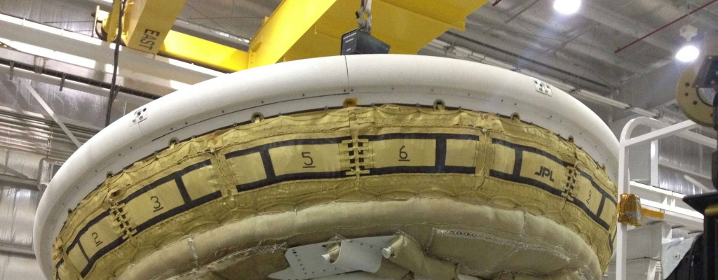 La NASA lanz� un enorme globo para probar nuevo paraca�das supers�nico gigante