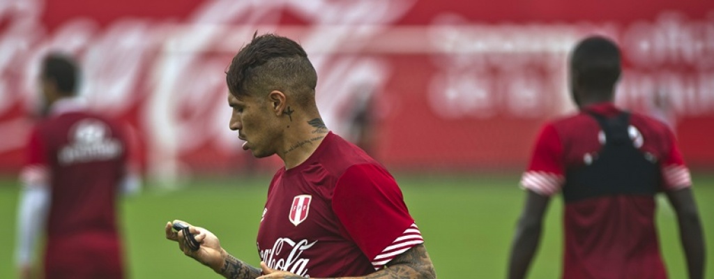 Paolo Guerrero entrena diferenciado en Per� tras lesi�n