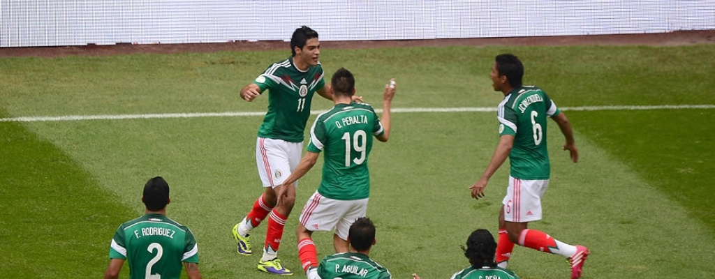 DT y jugadores de M�xico con posibles sanciones por apoyar a partido pol�tico
