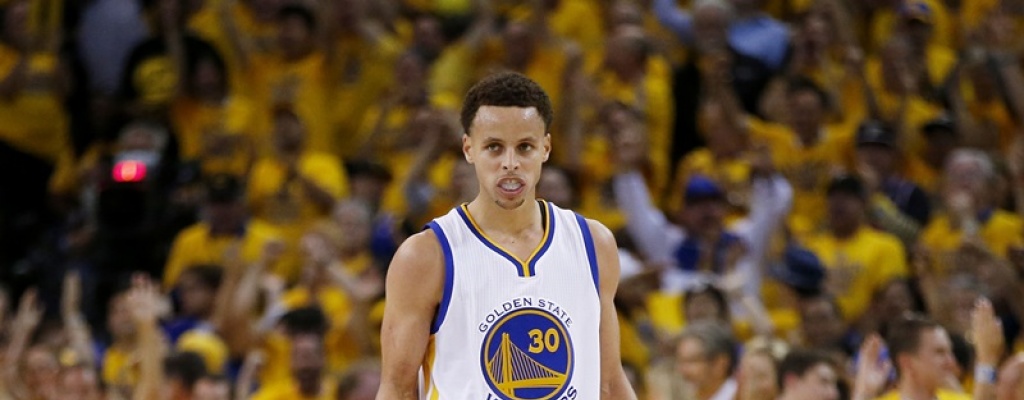 Curry figura en triunfo de Golden State a Cleveland en final de NBA