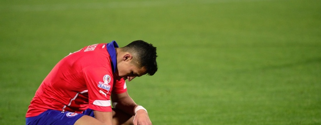 Alexis S�nchez con molestias f�sicas se realiz� ex�menes m�dicos